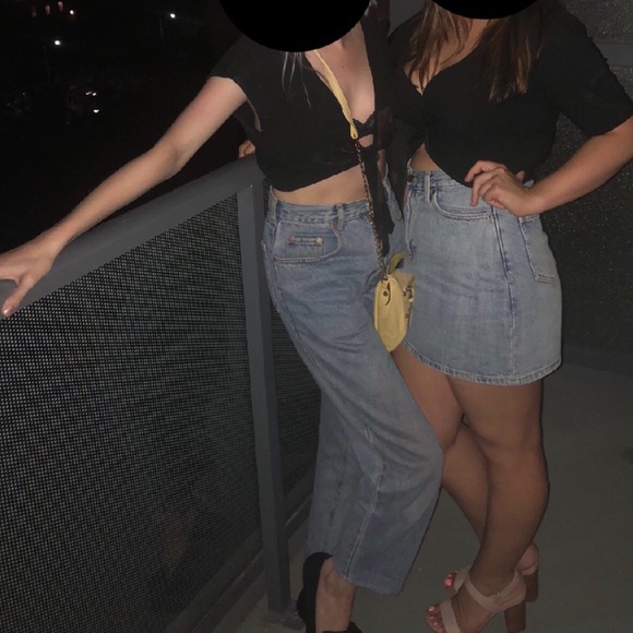 Aritzia TNA Hiroshi Light Wash Denim Mini Skirt - Picture 3 of 4